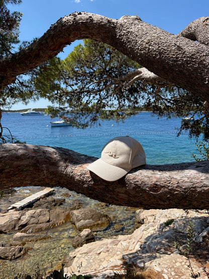 MOR Padel Wave Cap in Sand, lifestyle photo